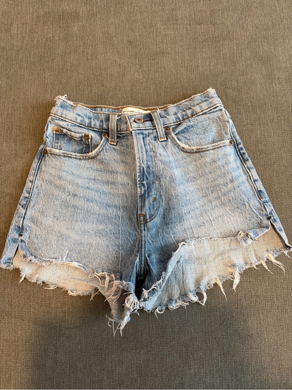 Abercrombie & Fitch The Mom Mom Short High-Rise Cruve Love 24/00